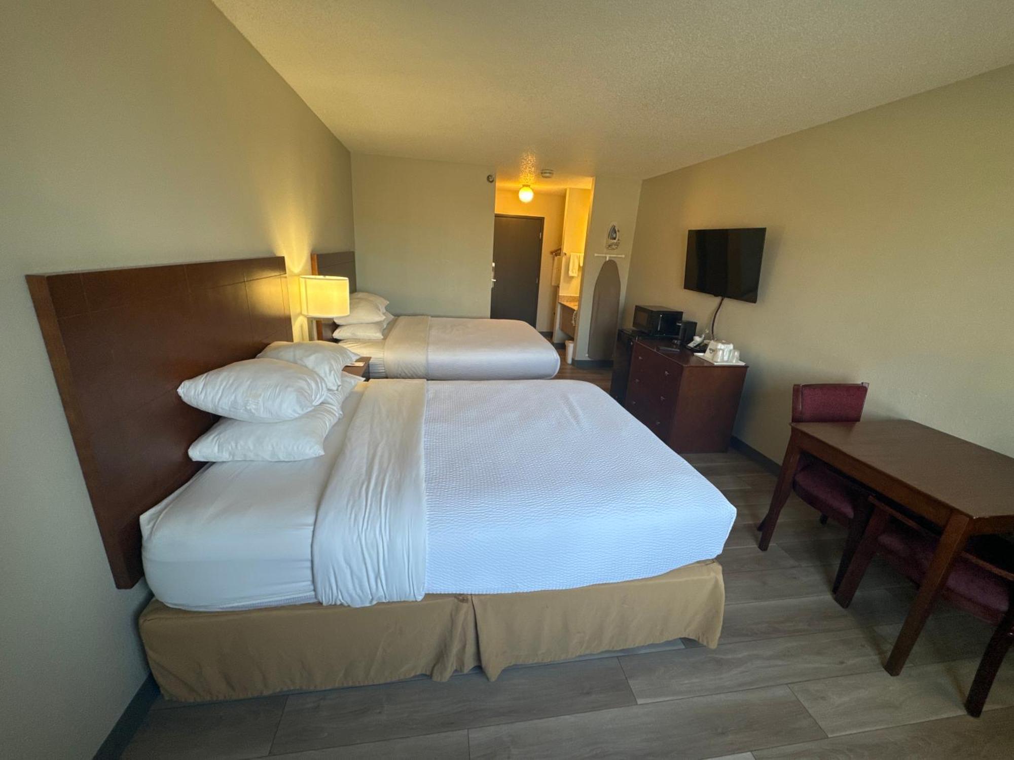 Days Inn By Wyndham Salina I-70 Exteriör bild