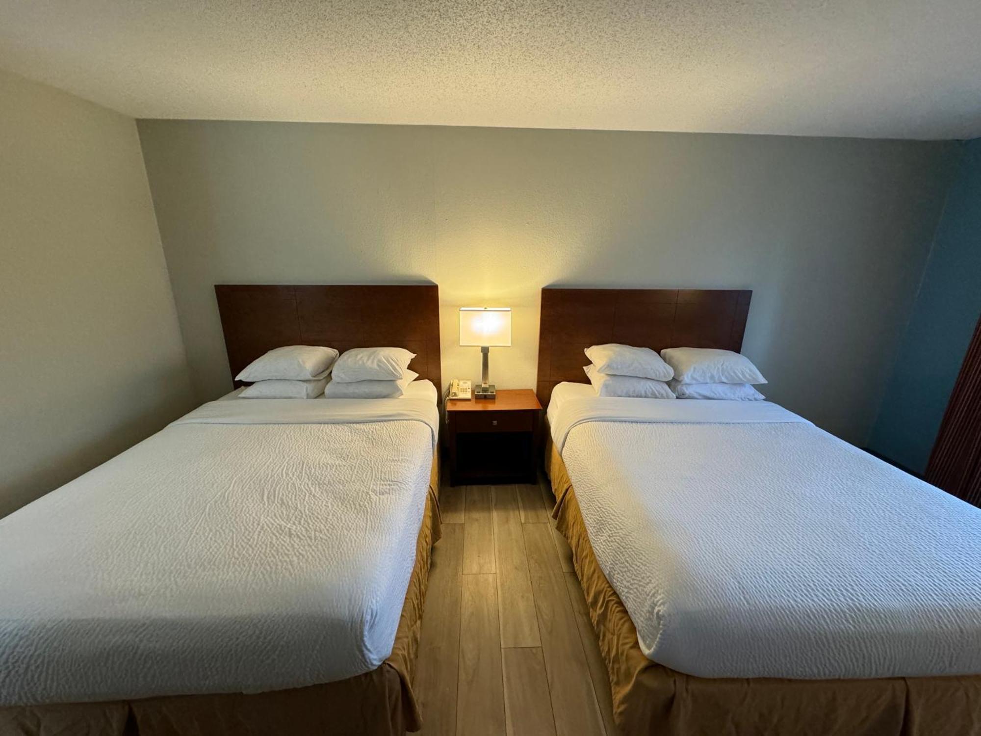 Days Inn By Wyndham Salina I-70 Exteriör bild