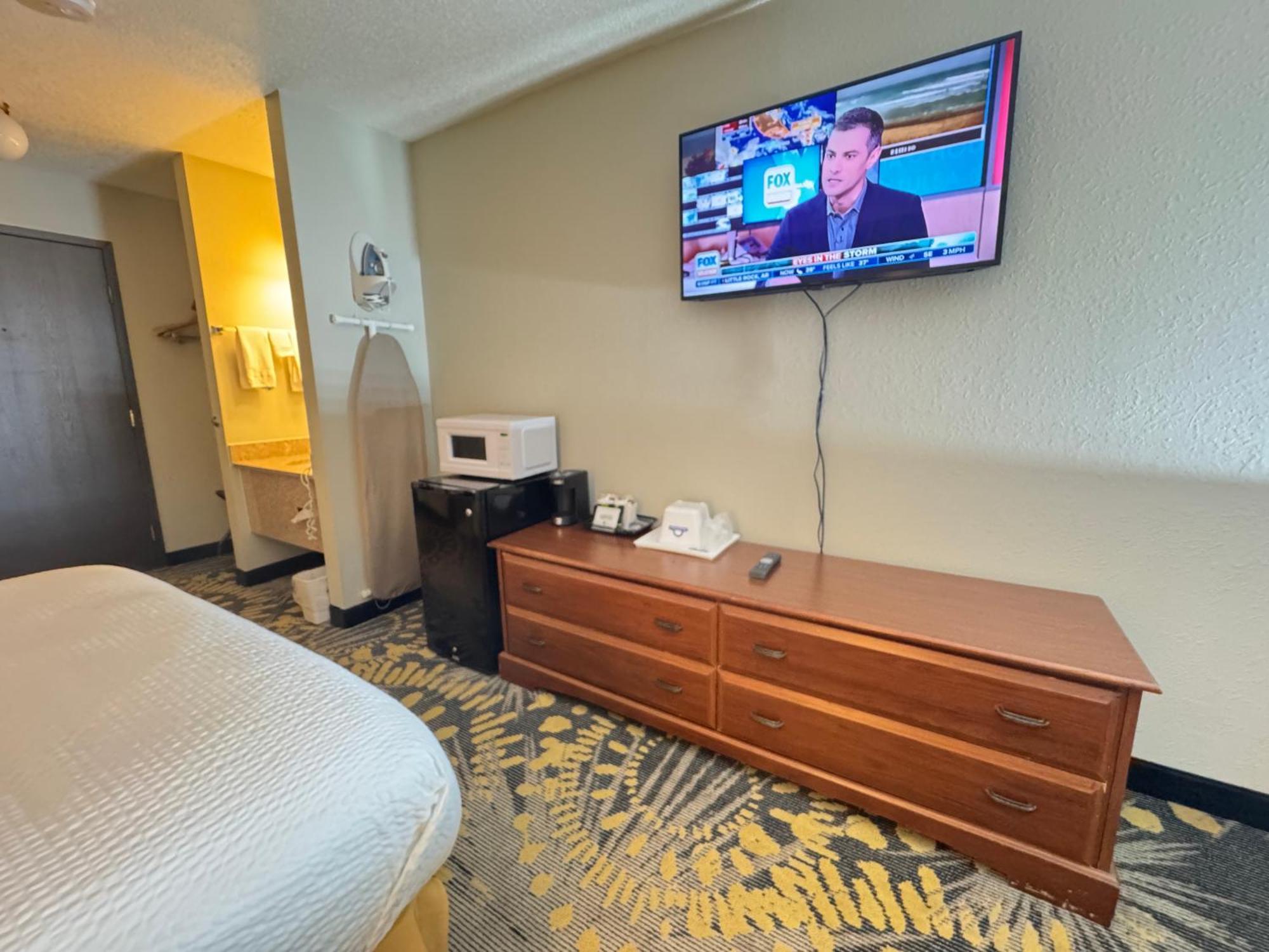 Days Inn By Wyndham Salina I-70 Exteriör bild
