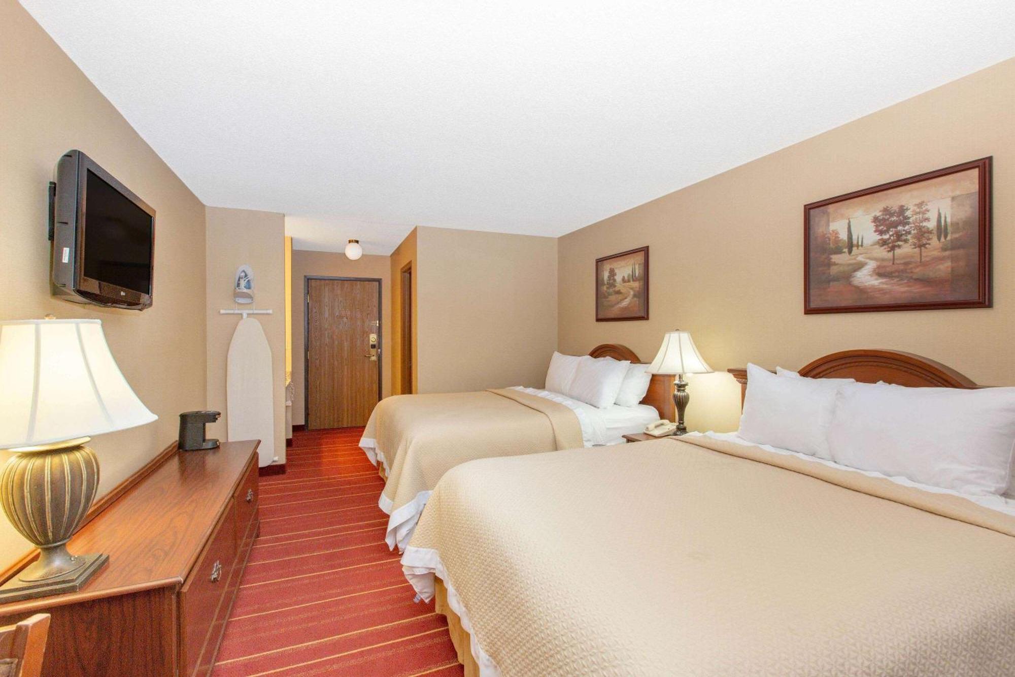Days Inn By Wyndham Salina I-70 Exteriör bild